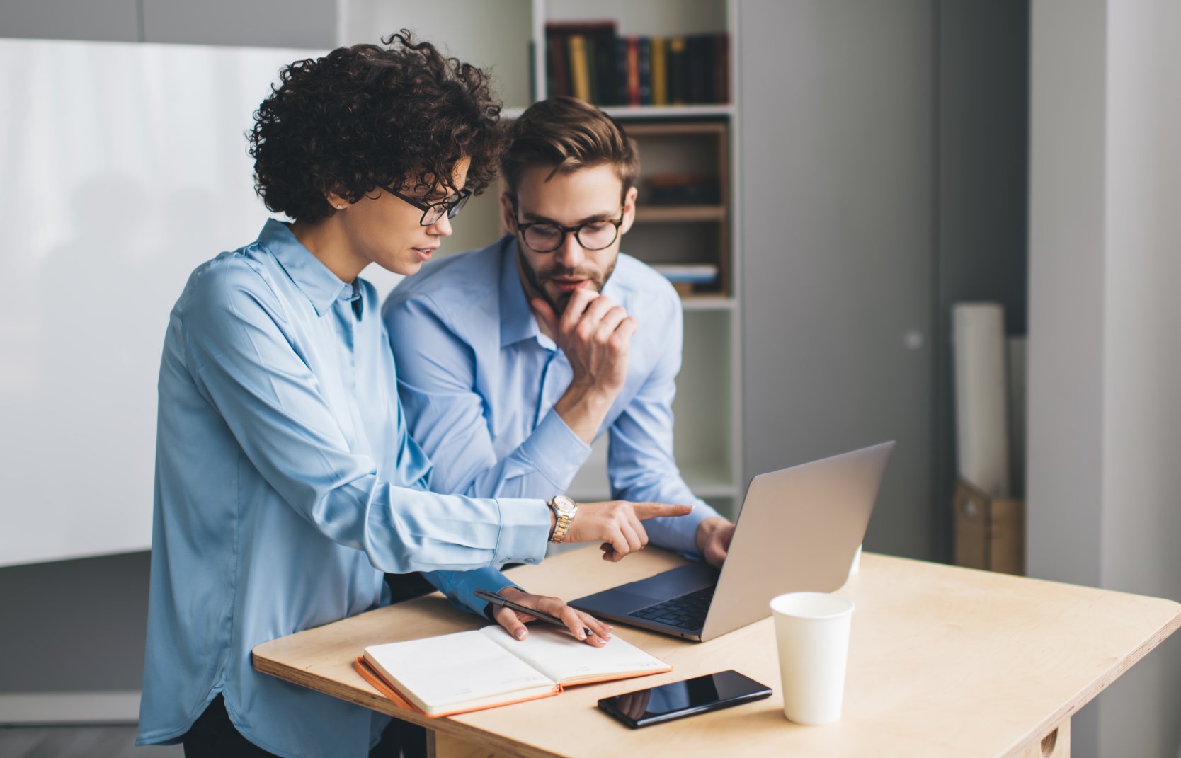 Équipe qui utilise l'app OroTimesheet